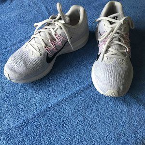 Nike Size 8M Zoom WinFlo 5 Running Sneaker